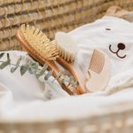 Le rituel du brossage des cheveux avec bébé : un moment de complicité