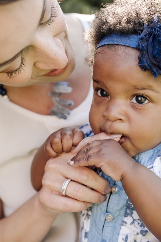 Pourquoi les tout-petits et les enfants mordent