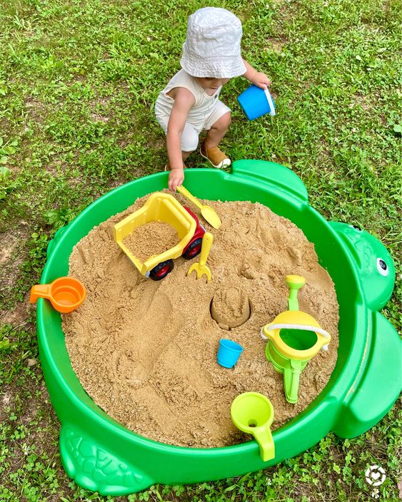 Quand mon bébé peut-il jouer dans un bac à sable ?