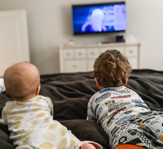 Directives pour regarder la télévision pour les tout-petits
