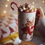 Des cadeaux uniques : offrez un mug de Noël avec une touche personnelle