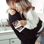 Comment annoncer la grossesse à ses proches ?