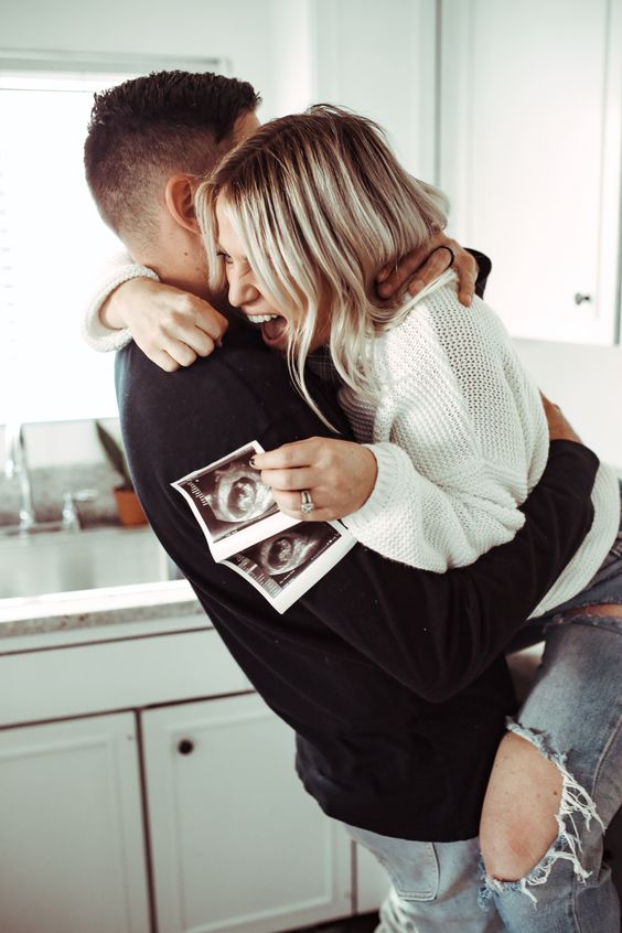 Comment annoncer la grossesse à ses proches ?