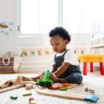 6 bricolages éducatifs pour les enfants de 1 an que vous pouvez réaliser à la maison