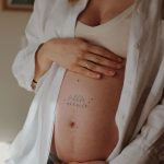 Peut-on se faire faire un piercing ou un tatouage pendant la grossesse ?