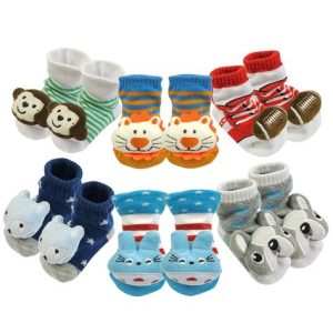 Stepping into First Shoes: Guide to Timing Your Baby's First Footwear. 