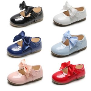 Baby Shoes Before 1 Year? Experts Weigh In.