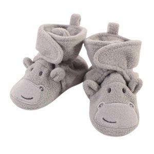 "Stepping into First Shoes: Guide to Timing Your Baby's First Footwear. 