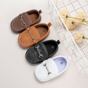 Baby's First Shoes: Ideal Fitting Age Uncovered. 