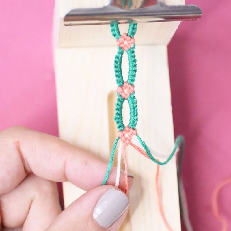 How to make friendship bracelets for  beginners?