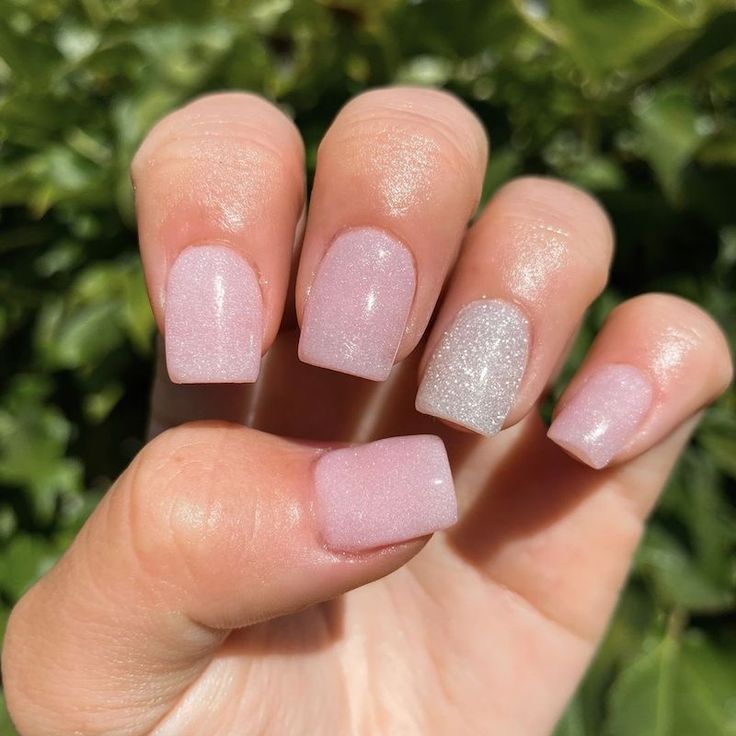 Dip vs. Gel: The Enduring Manicure Debate Solved