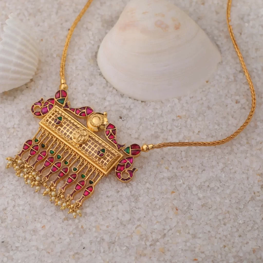 chain with pendant