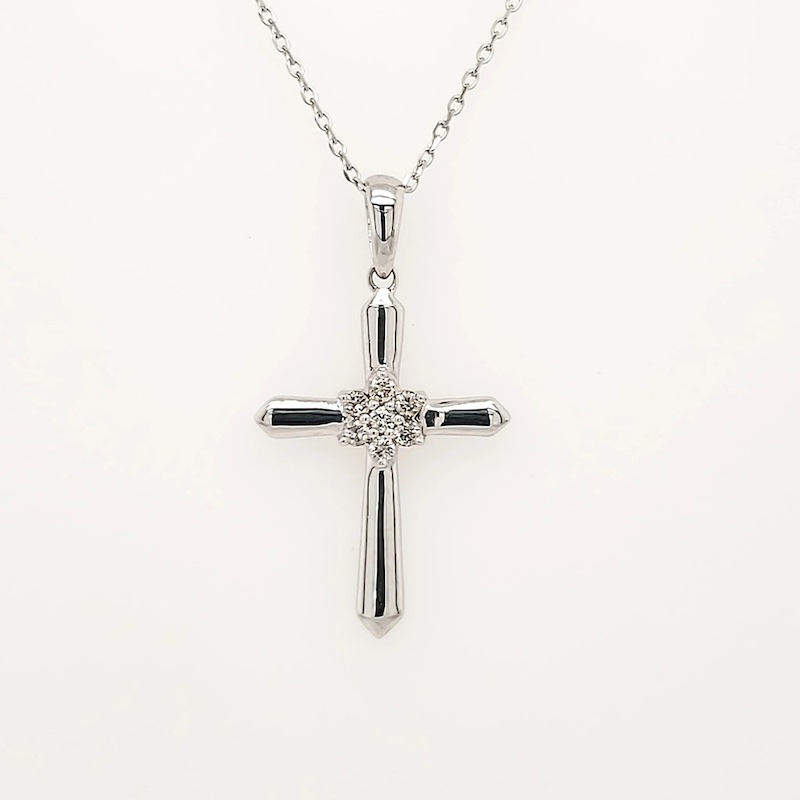 cross pendant necklace