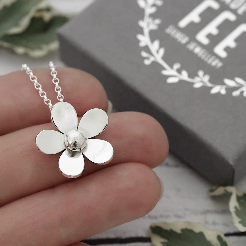 flower pendant necklace
